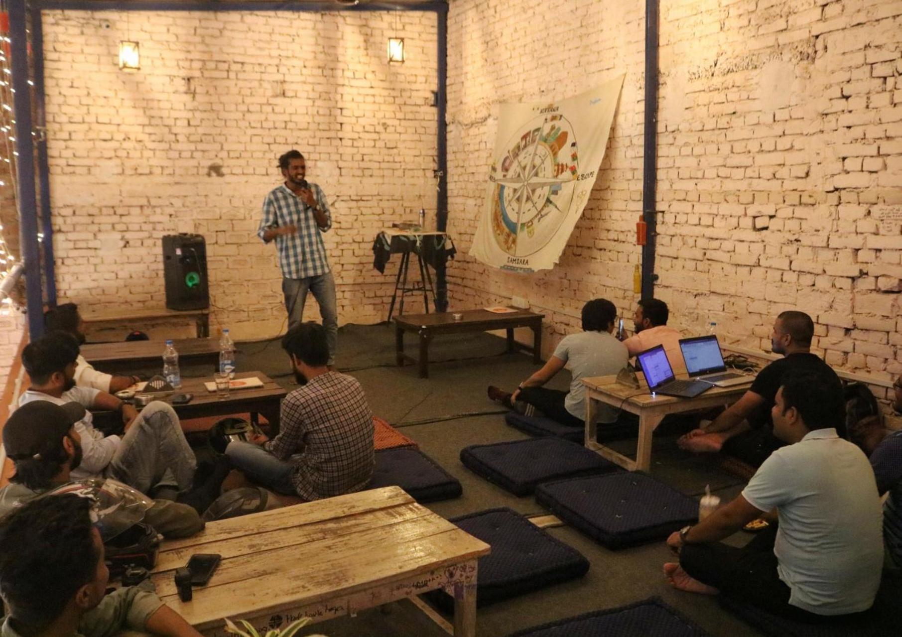 Live Free Hostel Varanasi Exterior foto